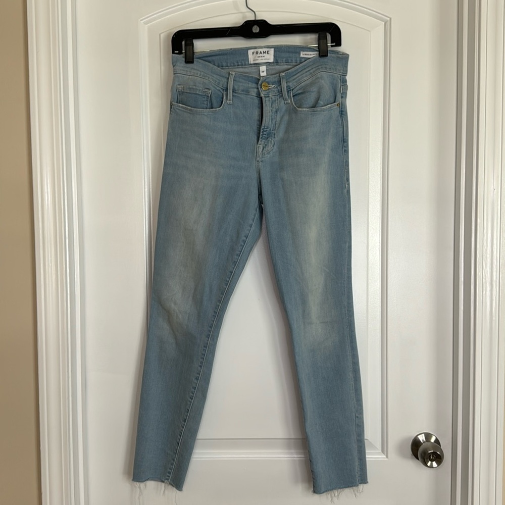 EXCELLENT USED CONDITION FRAME LE SKINNY DE JEANNE CROP